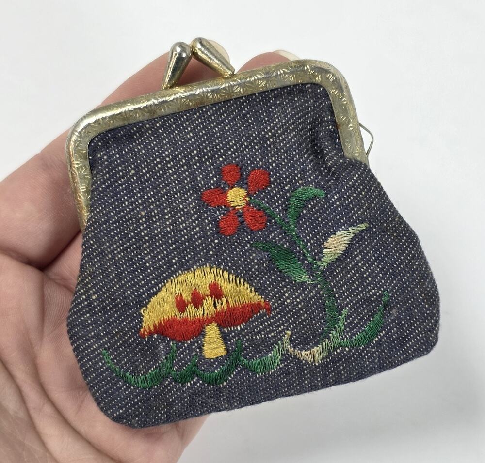 Vintage Coin Purse Embroidered Floral Mushroom Kisslock Small Pouch 3x3